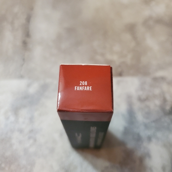 MAC Cremesheen Lipstick in "Fanfare" - Picture 4 of 6